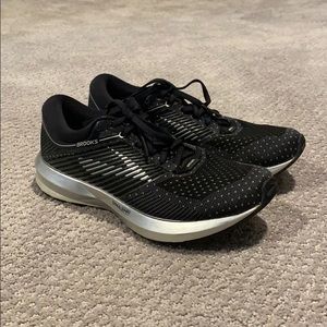 brooks levitate sneakers